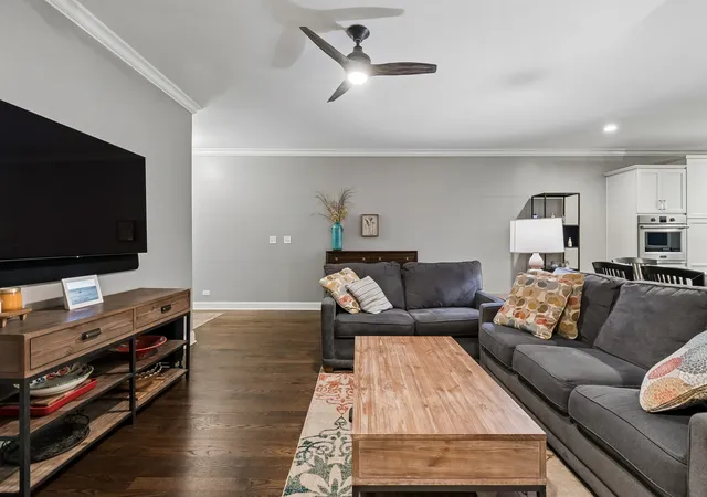 Photo 3 of Townhouse for sale at 1009 N Auburn Ridge Dr, Palatine, IL 60067 | MLS# 12775075 | Listing updated on 2026-10-07