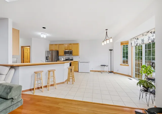 Photo 3 of Townhouse for sale at 11610 Lake Shore Dr, Orland Park, IL 60467 | MLS# 12775108 | Listing updated on 2026-10-04