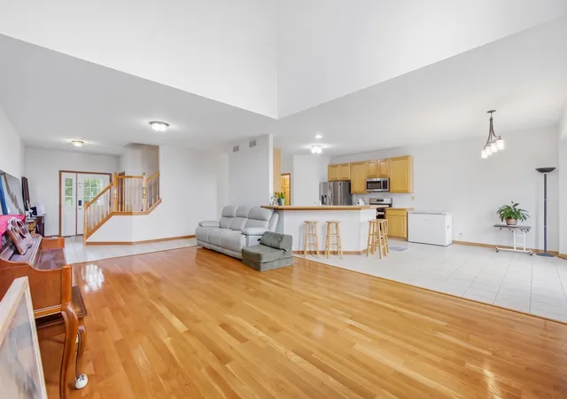 Photo 3 of Townhouse for sale at 11610 Lake Shore Dr, Orland Park, IL 60467 | MLS# 12775108 | Listing updated on 2026-10-04