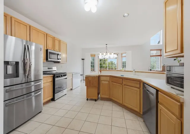 Photo 4 of Townhouse for sale at 11610 Lake Shore Dr, Orland Park, IL 60467 | MLS# 12775108 | Listing updated on 2026-10-04
