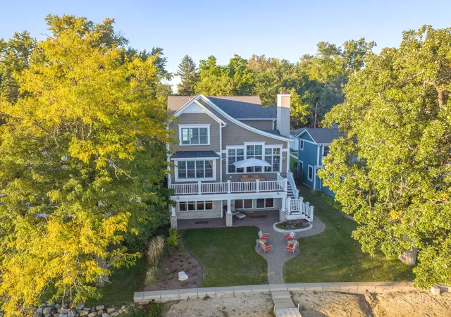 Photo 1 of Single family home for sale at 937 N Shore Dr, Crystal Lake, IL 60014 | MLS# 12775121 | Listing updated on 2026-10-08
