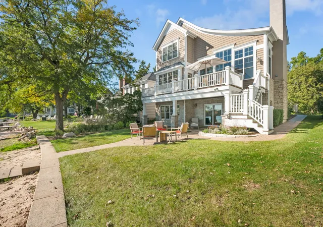 Photo 3 of Single family home for sale at 937 N Shore Dr, Crystal Lake, IL 60014 | MLS# 12775121 | Listing updated on 2026-10-08