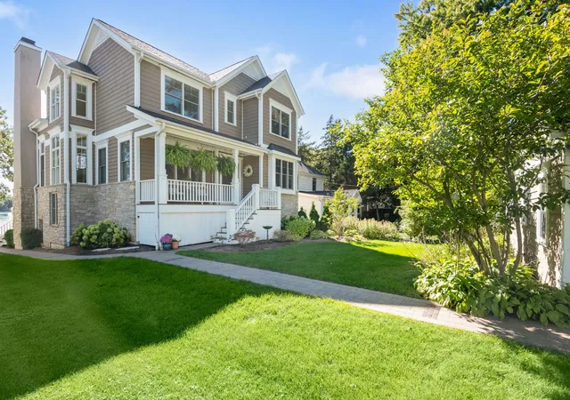 Photo 3 of Single family home for sale at 937 N Shore Dr, Crystal Lake, IL 60014 | MLS# 12775121 | Listing updated on 2026-10-08