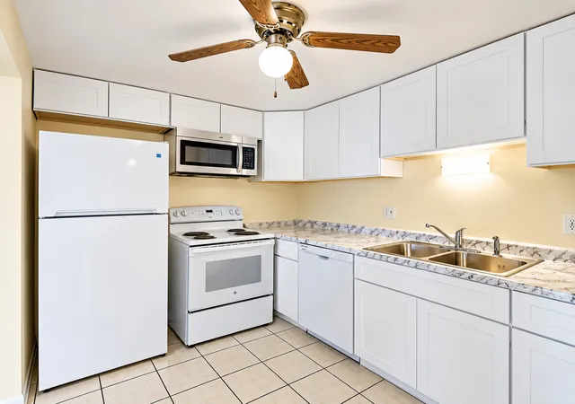 Photo 4 of Condo for sale at 1106 Westover Ln #2B, Schaumburg, IL 60193 | MLS# 12775170 | Listing updated on 2026-10-07