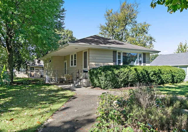 Photo 2 of Single family home for sale at 735 Ellwood Ave, De Kalb, IL 60115 | MLS# 12775186 | Listing updated on 2026-10-06