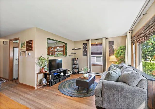 Photo 3 of Single family home for sale at 735 Ellwood Ave, De Kalb, IL 60115 | MLS# 12775186 | Listing updated on 2026-10-06