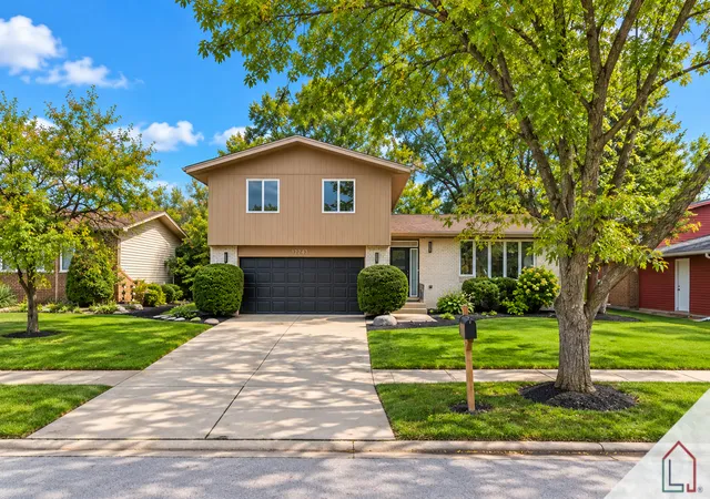 Photo 2 of Single family home for sale at 5252 Arquilla Dr, Richton Park, IL 60471 | MLS# 12775202 | Listing updated on 2026-10-03