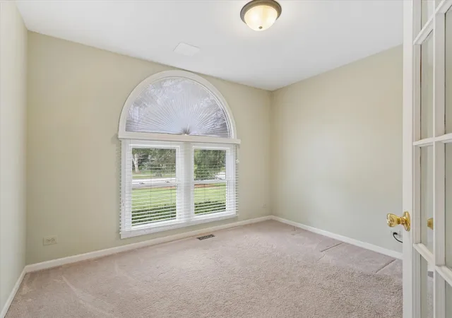 Photo 3 of Single family home for sale at 860 Saugatuck Trl, Vernon Hills, IL 60061 | MLS# 12775203 | Listing updated on 2026-10-27