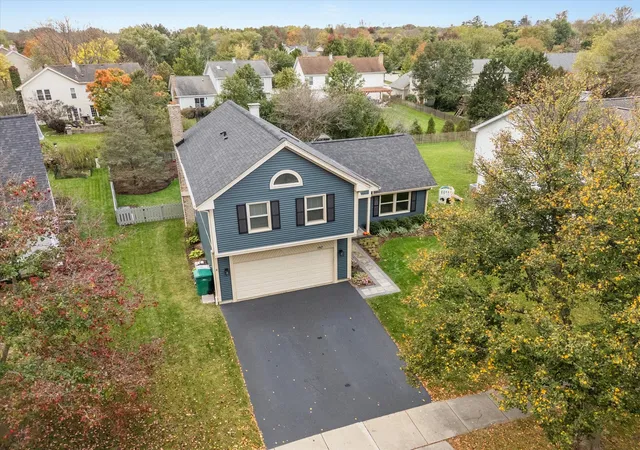 Photo 3 of Single family home for sale at 197 Sheffield Ln, Vernon Hills, IL 60061 | MLS# 12775204 | Listing updated on 2026-10-20