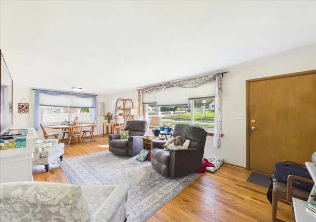 Photo 4 of Single family home for sale at 220 Fairview Blvd, Rockford, IL 61107 | MLS# 12775228 | Listing updated on 2026-10-02