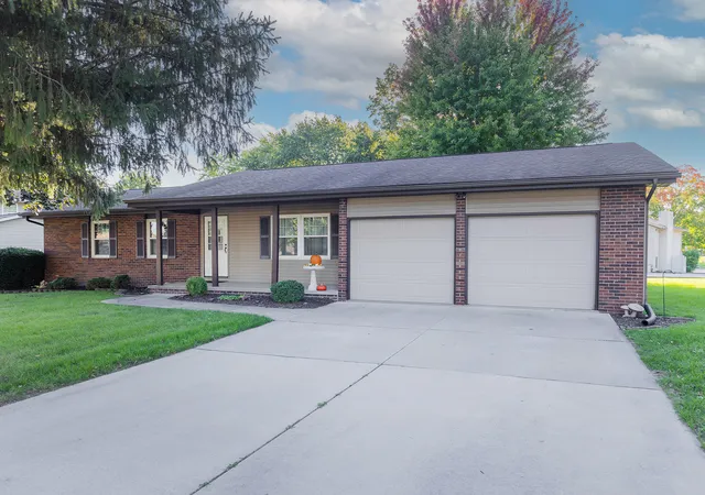 Photo 1 of Single family home for sale at 727 Blackbird Ct, Geneseo, IL 61254 | MLS# 12775230 | Listing updated on 2026-10-06