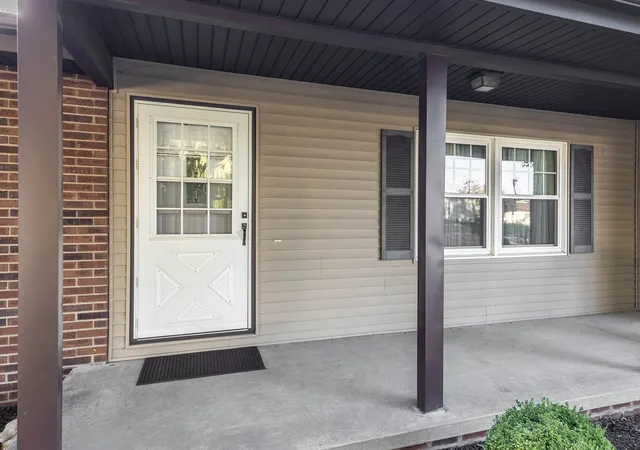 Photo 3 of Single family home for sale at 727 Blackbird Ct, Geneseo, IL 61254 | MLS# 12775230 | Listing updated on 2026-10-06