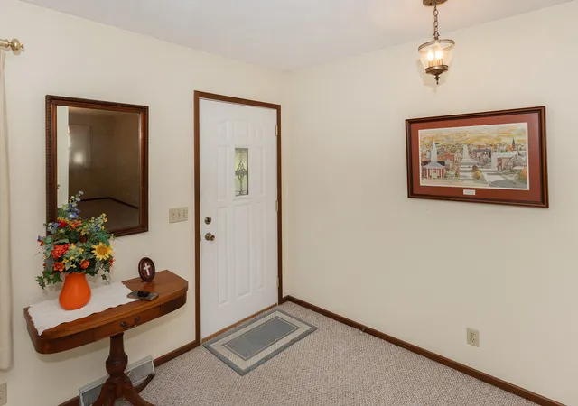 Photo 3 of Single family home for sale at 727 Blackbird Ct, Geneseo, IL 61254 | MLS# 12775230 | Listing updated on 2026-10-06
