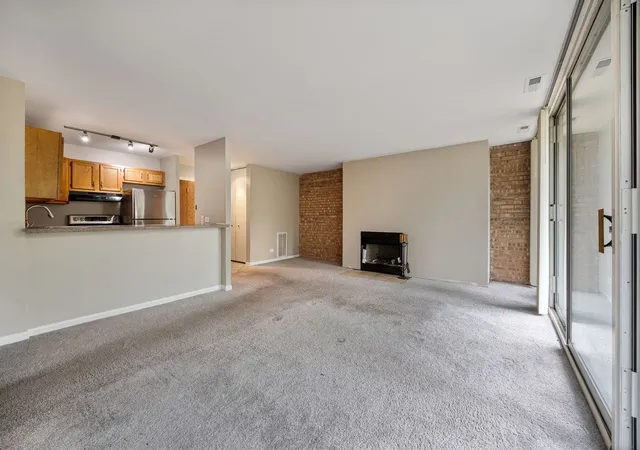 Photo 4 of Condo for sale at 6010 Oakwood Dr #2G, Lisle, IL 60532 | MLS# 12775258 | Listing updated on 2026-10-02