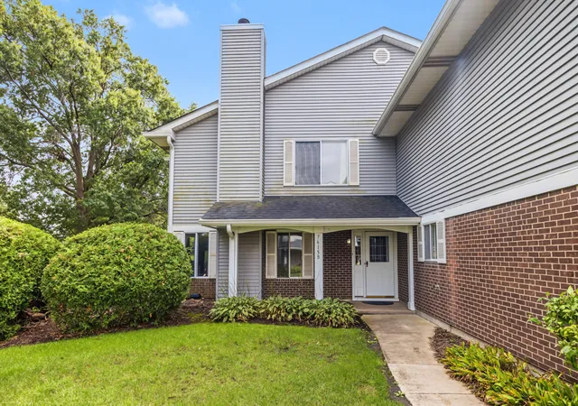 Listing Photo 1 - Condo for sale in building located at 7615 Bristol Ct, Woodridge, IL 60517 - Unit #B