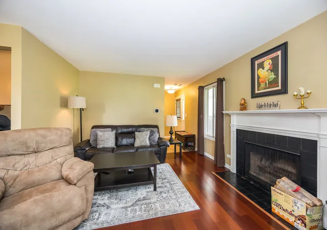 Listing Photo 5 - Condo for sale in building located at 7615 Bristol Ct, Woodridge, IL 60517 - Unit #B