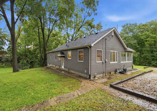Photo 4 of Single family home for sale at 1315 34th Street, Moline, IL 61265 | MLS# 12775305 | Listing updated on 2026-10-07