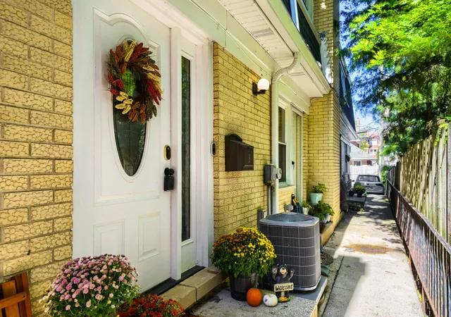 Photo 1 of Townhouse for sale at 1410 W Sherwin Ave #B, Chicago, IL 60626 | MLS# 12775313 | Listing updated on 2026-10-08