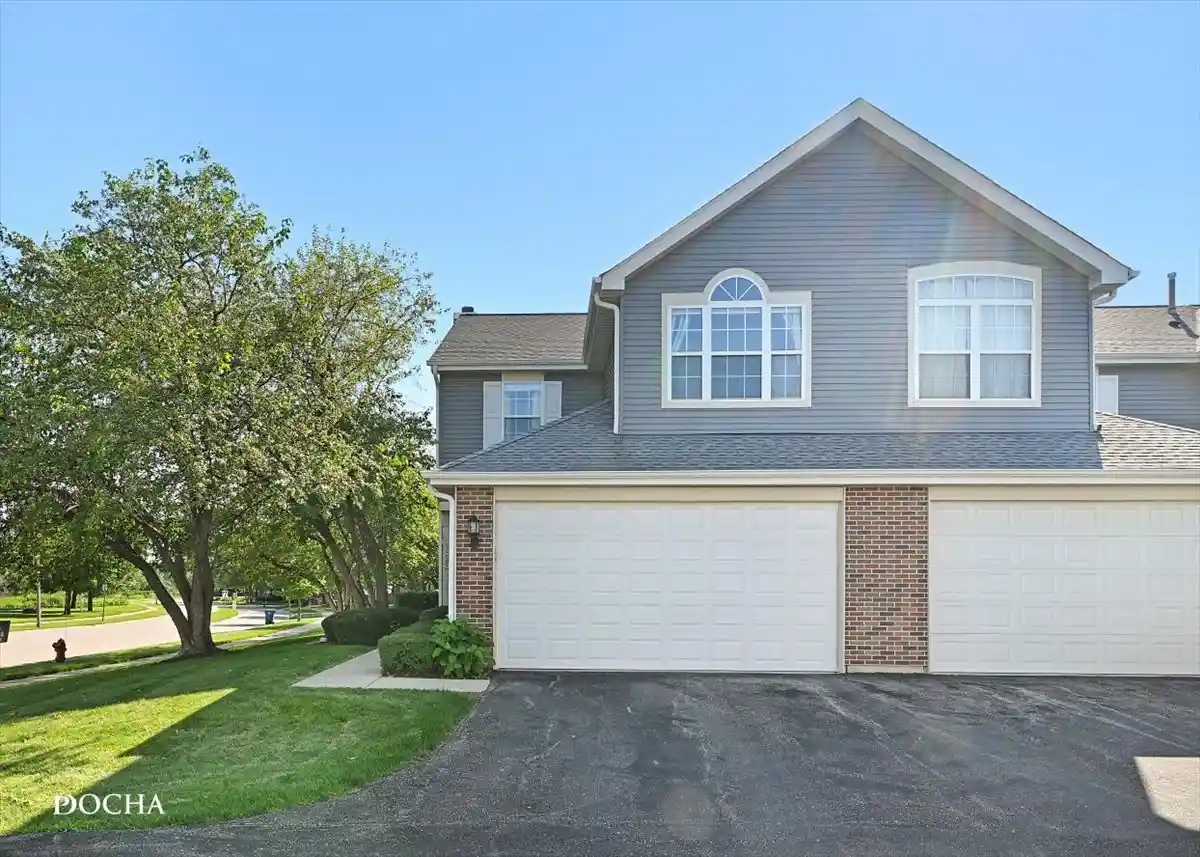 Listing Photo 1 - Condo for sale in 39 S Oakhurst Dr located at 39 S Oakhurst Dr, Aurora, IL 60504 - Unit 39 S Oakhurst Dr