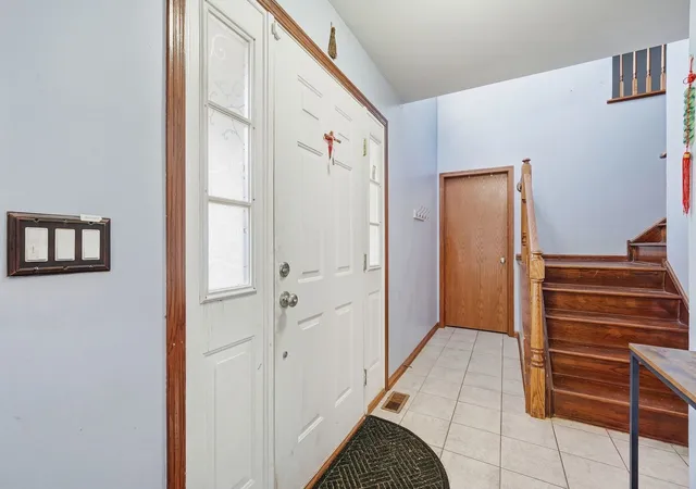 Photo 3 of Single family home for sale at 1565 Baytree Dr, Romeoville, IL 60446 | MLS# 12775328 | Listing updated on 2026-10-02