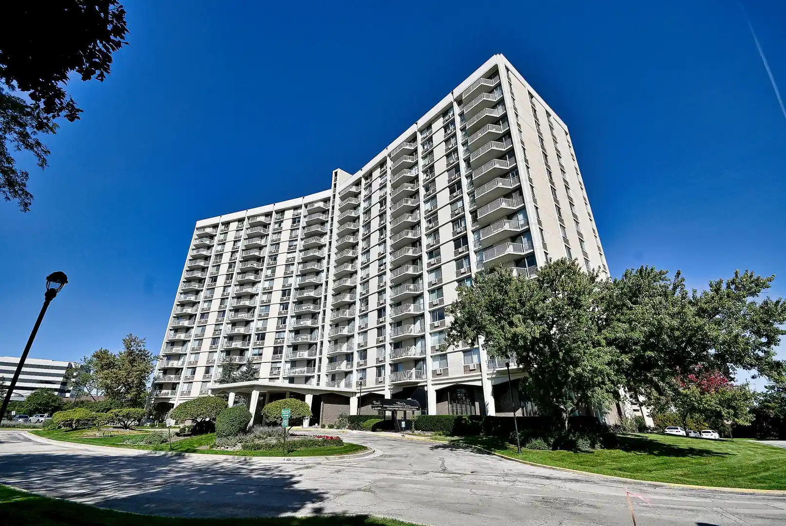 Listing Photo 2 - Condo for sale in 40 N Tower Rd located at 40 N Tower Rd, Oak Brook, IL 60523 - Unit #7H