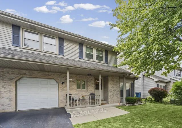 Photo 2 of Townhouse for sale at 237 N Walnut St #L, Bensenville, IL 60106 | MLS# 12775341 | Listing updated on 2026-10-02