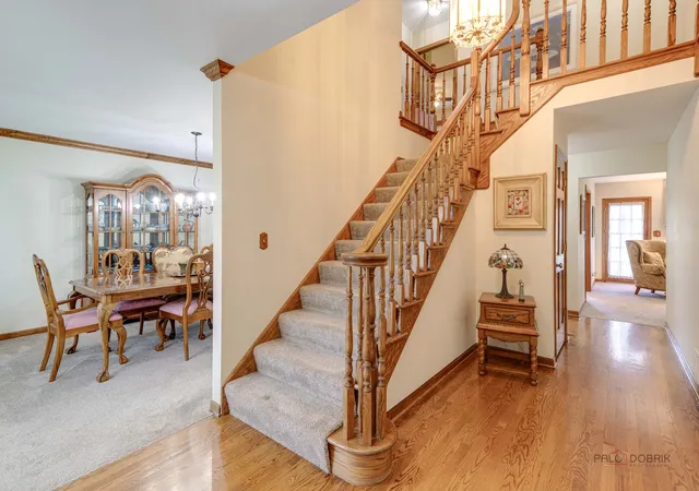 Photo 3 of Single family home for sale at 1517 Old Barn Cir, Libertyville, IL 60048 | MLS# 12775348 | Listing updated on 2026-10-28