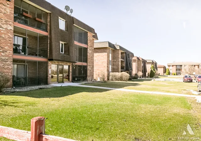 Listing Photo 4 - Condo for sale in building located at 9114 W 140Th St, Orland Park, IL 60462 - Unit #201