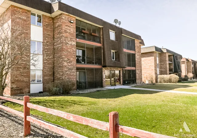 Listing Photo 5 - Condo for sale in building located at 9114 W 140Th St, Orland Park, IL 60462 - Unit #201