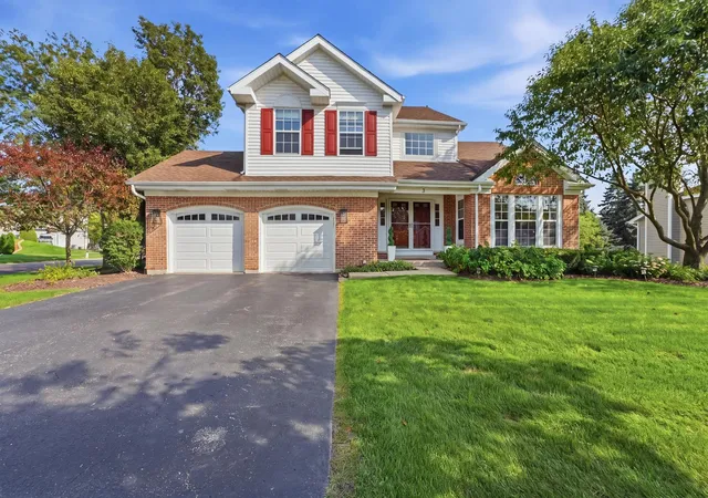 Photo 1 of Single family home for sale at 3 White Fence Trl, Streamwood, IL 60107 | MLS# 12775372 | Listing updated on 2026-10-04