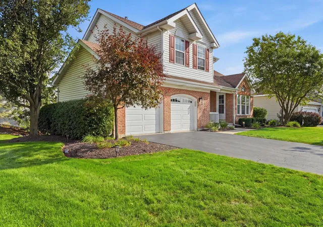 Photo 2 of Single family home for sale at 3 White Fence Trl, Streamwood, IL 60107 | MLS# 12775372 | Listing updated on 2026-10-04