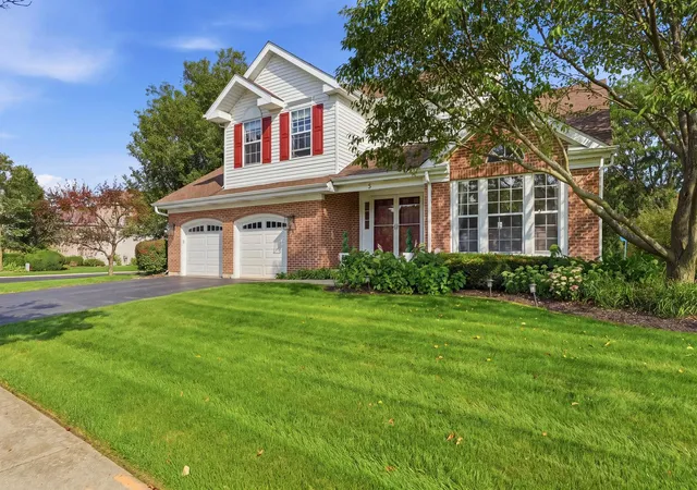 Photo 3 of Single family home for sale at 3 White Fence Trl, Streamwood, IL 60107 | MLS# 12775372 | Listing updated on 2026-10-04