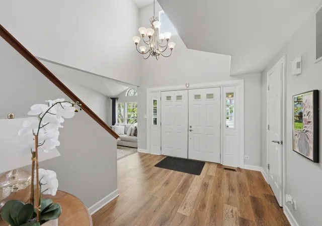 Photo 4 of Single family home for sale at 3 White Fence Trl, Streamwood, IL 60107 | MLS# 12775372 | Listing updated on 2026-10-04