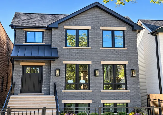 Single family home for sale at 2712 N Magnolia Ave, Chicago, IL 60614 | MLS# 12775383
