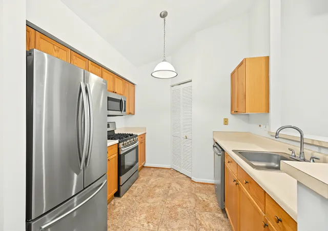 Listing Photo 5 - Condo for sale in building located at 748 N Gary Ave, Carol Stream, IL 60188 - Unit #202