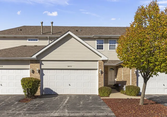 Townhouse for sale at 8436 Stratford Dr, Tinley Park, IL 60487 | MLS# 12775387