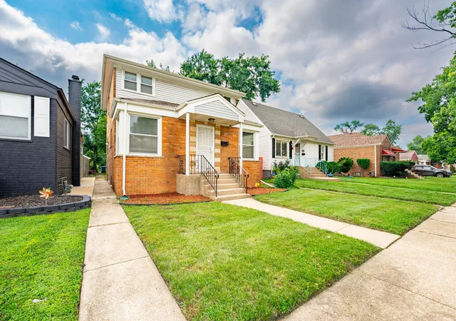 Photo 3 of Single family home for sale at 12528 S Justine St, Calumet Park, IL 60827 | MLS# 12775393 | Listing updated on 2026-10-02
