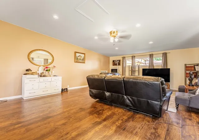 Photo 4 of Single family home for sale at 93 E Craig Dr, Chicago Heights, IL 60411 | MLS# 12775412 | Listing updated on 2026-10-07