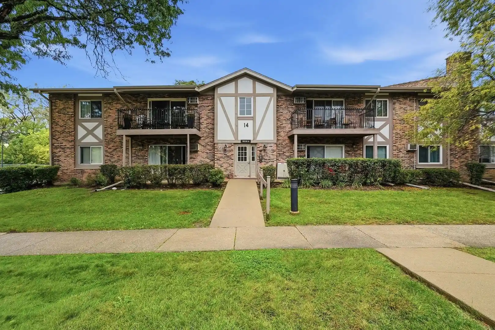 Listing Photo 1 - Condo for sale in 9S110 Lake Dr located at 9S110 Lake Dr, Willowbrook, IL 60527 - Unit #104