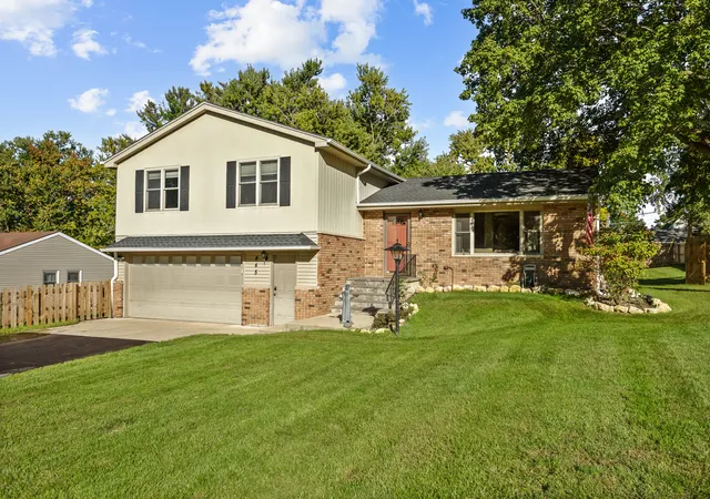 Photo 1 of Single family home for sale at 445 Stanford Dr, Marengo, IL 60152 | MLS# 12775428 | Listing updated on 2026-10-07