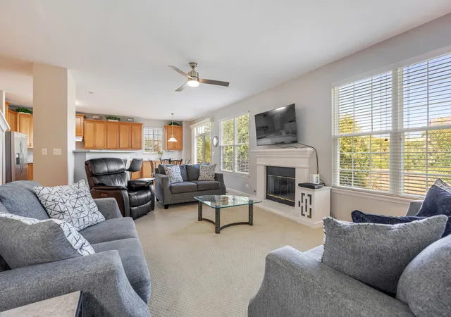 Photo 3 of Single family home for sale at 909 Clover Ridge Ln, Itasca, IL 60143 | MLS# 12775442 | Listing updated on 2026-10-21
