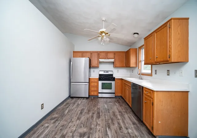 Photo 4 of Sale Pending at 124 Rudder Rd, Machesney Park, IL 61115 | MLS# 12775461 | Listing updated on 2026-10-20