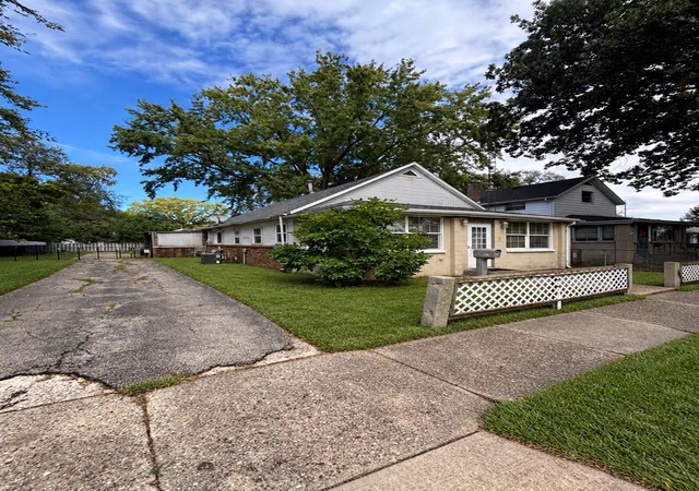 Photo 3 of Single family home for sale at 1210 W Church St, Urbana, IL 61801 | MLS# 12775464 | Listing updated on 2026-10-07