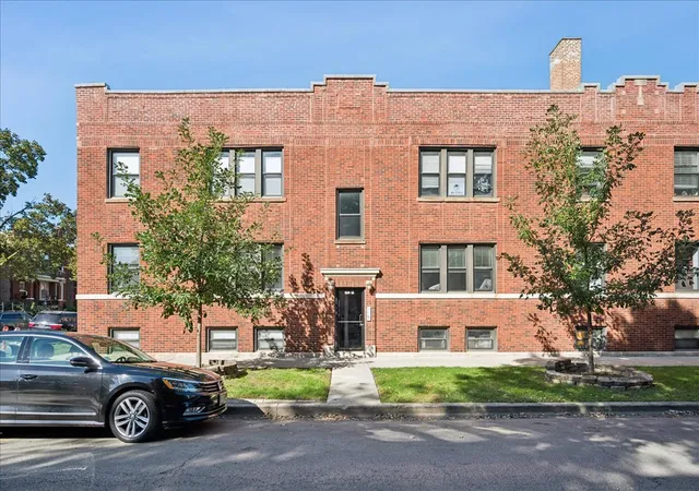 Condo for sale at 3318 W Byron St #1, Chicago, IL 60618 | MLS# 12775468