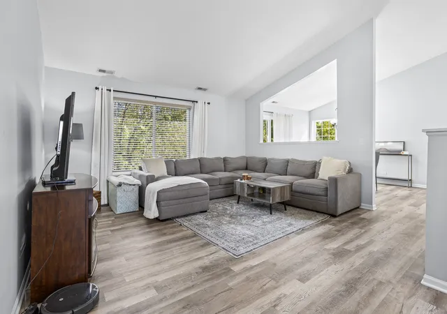 Listing Photo 3 - Condo for sale in building located at 281 Nicole Dr, South Elgin, IL 60177 - Unit #E