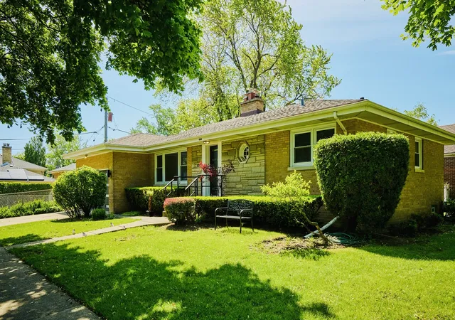 Photo 2 of Single family home for sale at 4555 Cleveland St, Skokie, IL 60076 | MLS# 12775491 | Listing updated on 2026-10-02