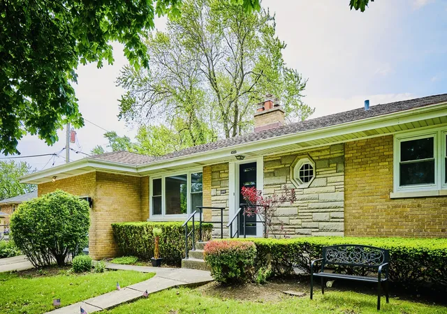 Photo 3 of Single family home for sale at 4555 Cleveland St, Skokie, IL 60076 | MLS# 12775491 | Listing updated on 2026-10-02