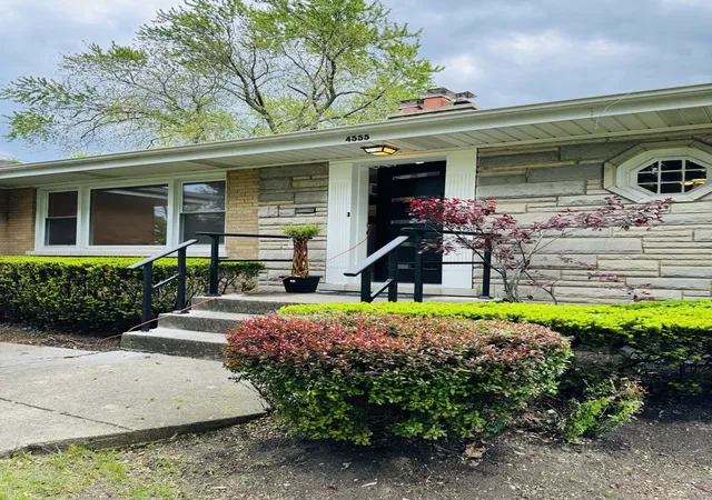 Photo 4 of Single family home for sale at 4555 Cleveland St, Skokie, IL 60076 | MLS# 12775491 | Listing updated on 2026-10-02