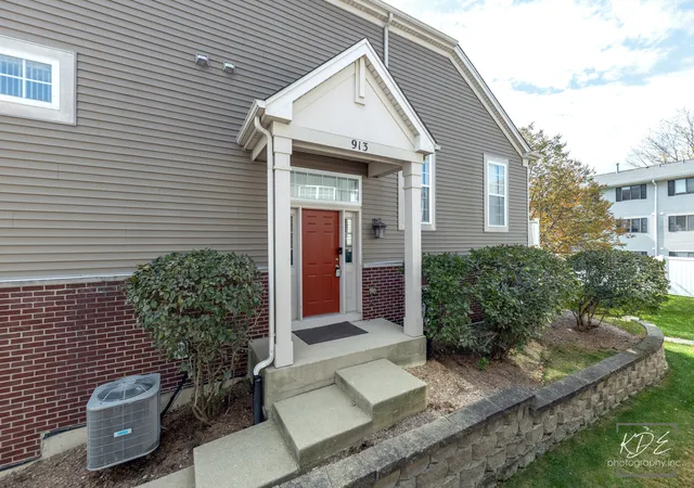 Photo 2 of Townhouse for sale at 913 Neudearborn Ln, Naperville, IL 60563 | MLS# 12775503 | Listing updated on 2026-10-21