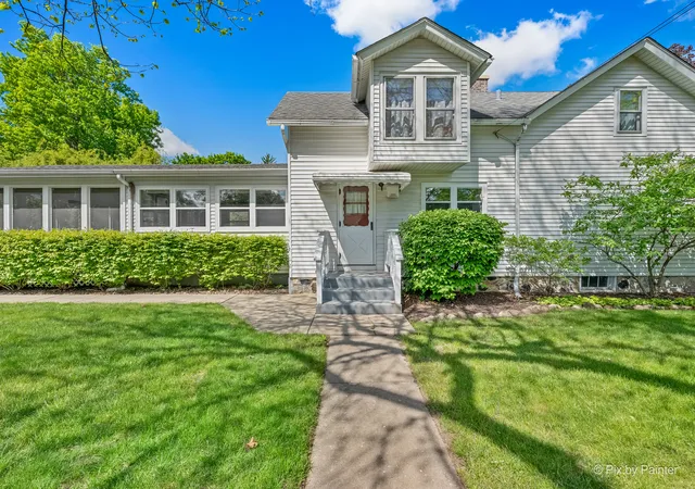 Photo 3 of Single family home for sale at 55 W Paddock St, Crystal Lake, IL 60014 | MLS# 12775508 | Listing updated on 2026-10-02